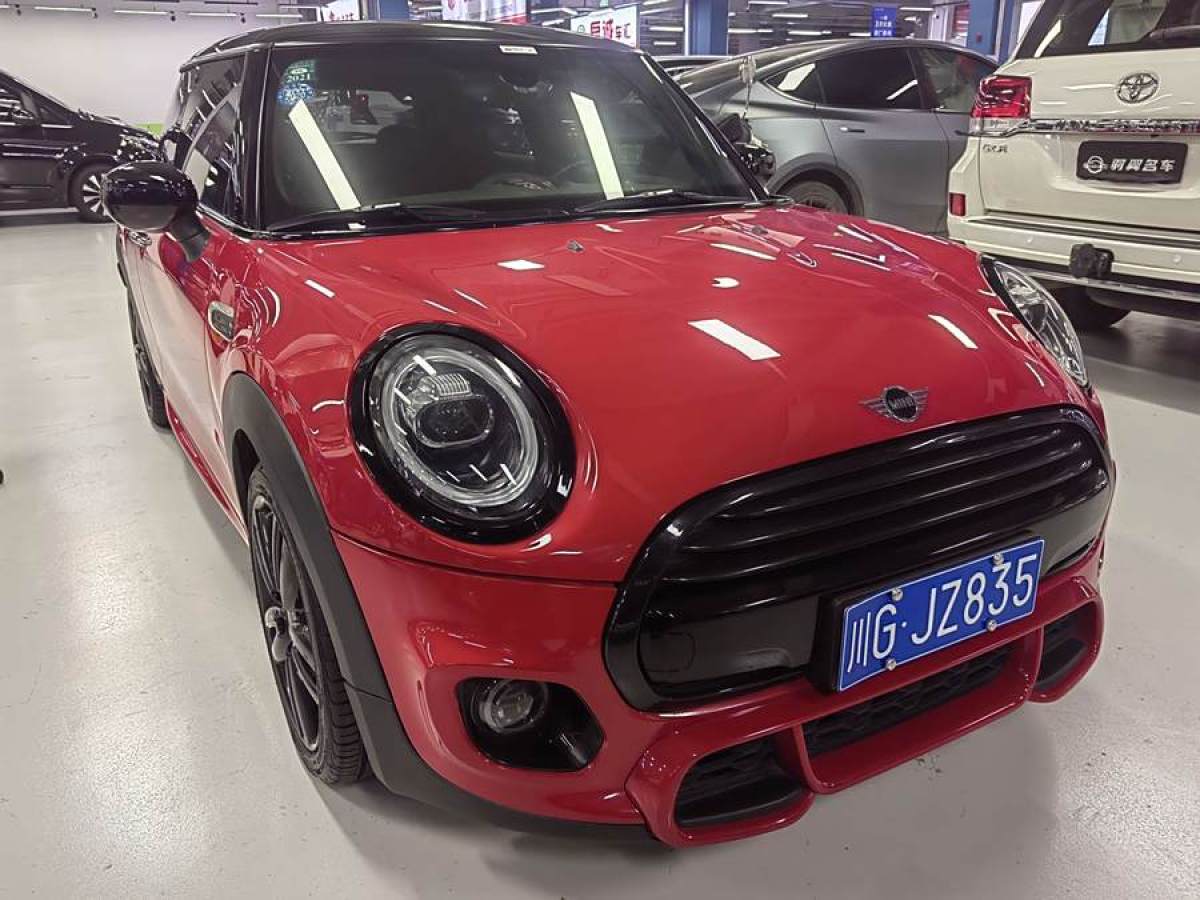 MINI COUNTRYMAN  2018款 1.5T COOPER 藝術(shù)家圖片