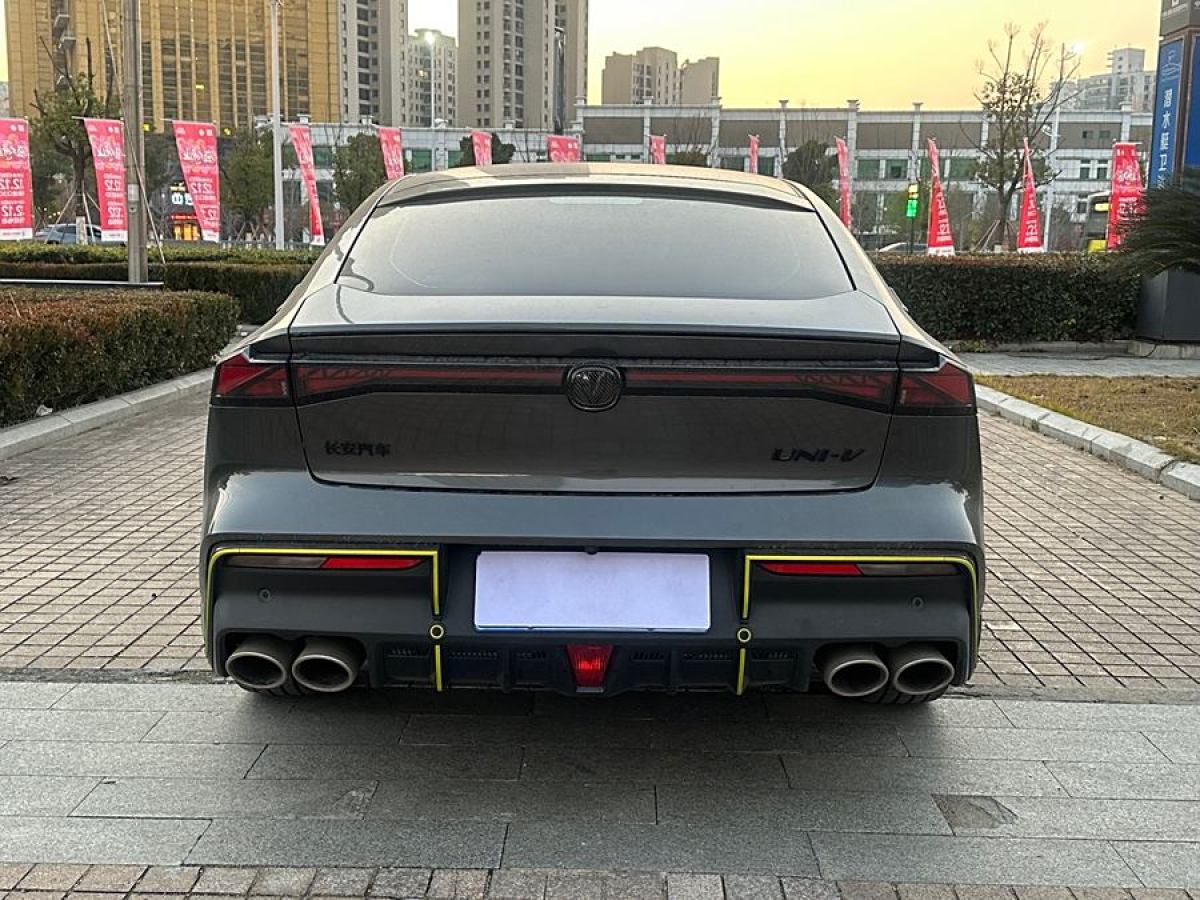 長(zhǎng)安 長(zhǎng)安UNI-V  2022款 2.0T 領(lǐng)速版圖片