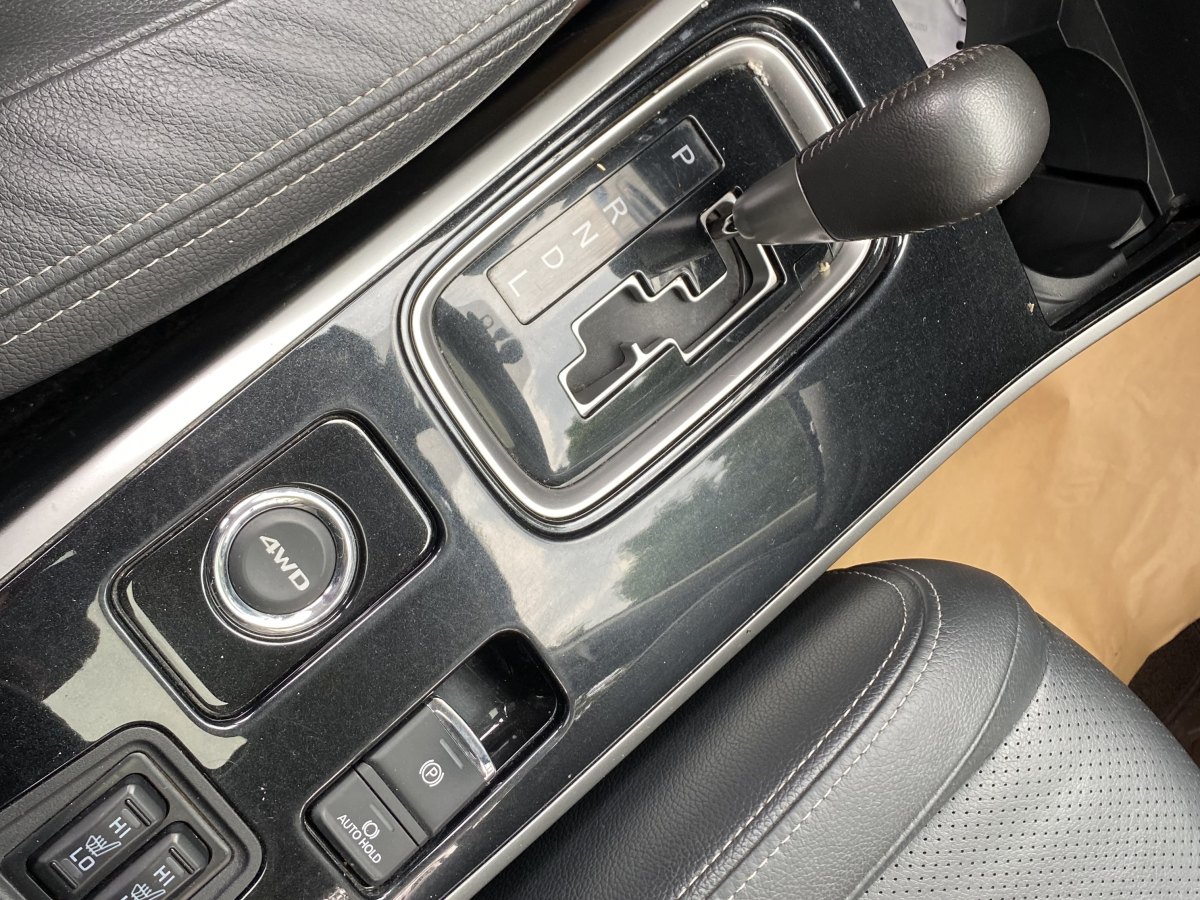三菱 欧蓝德  2016款 2.4L 四驱精英版 5座图片