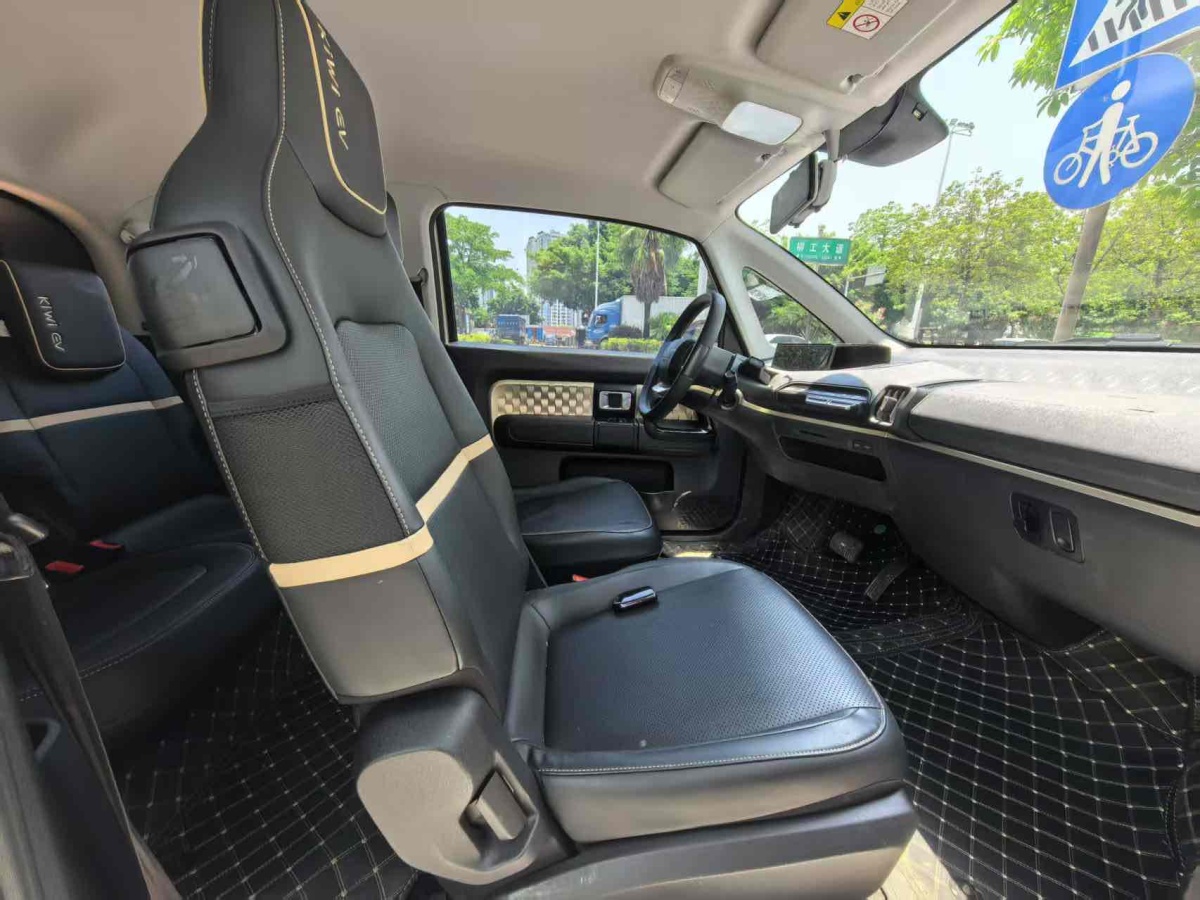 寶駿 寶駿KiWi EV  2022款 設(shè)計(jì)師輕享版 三元鋰圖片
