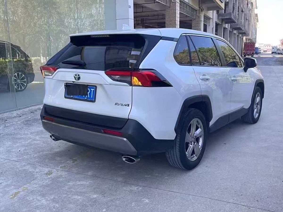 豐田 RAV4榮放  2023款 雙擎 2.5L E-CVT兩驅(qū)精英版圖片