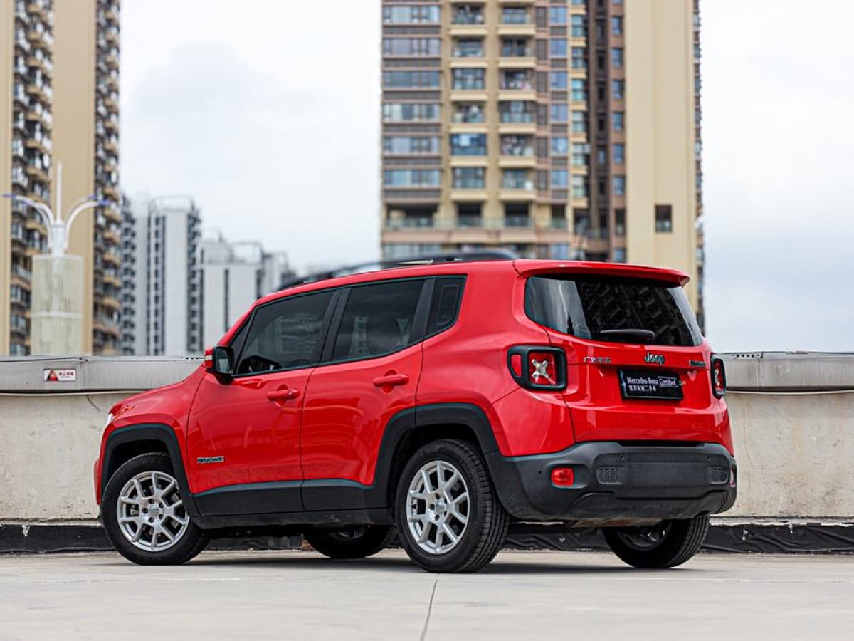 Jeep 自由俠  2019款 220T 自動(dòng)領(lǐng)先版圖片