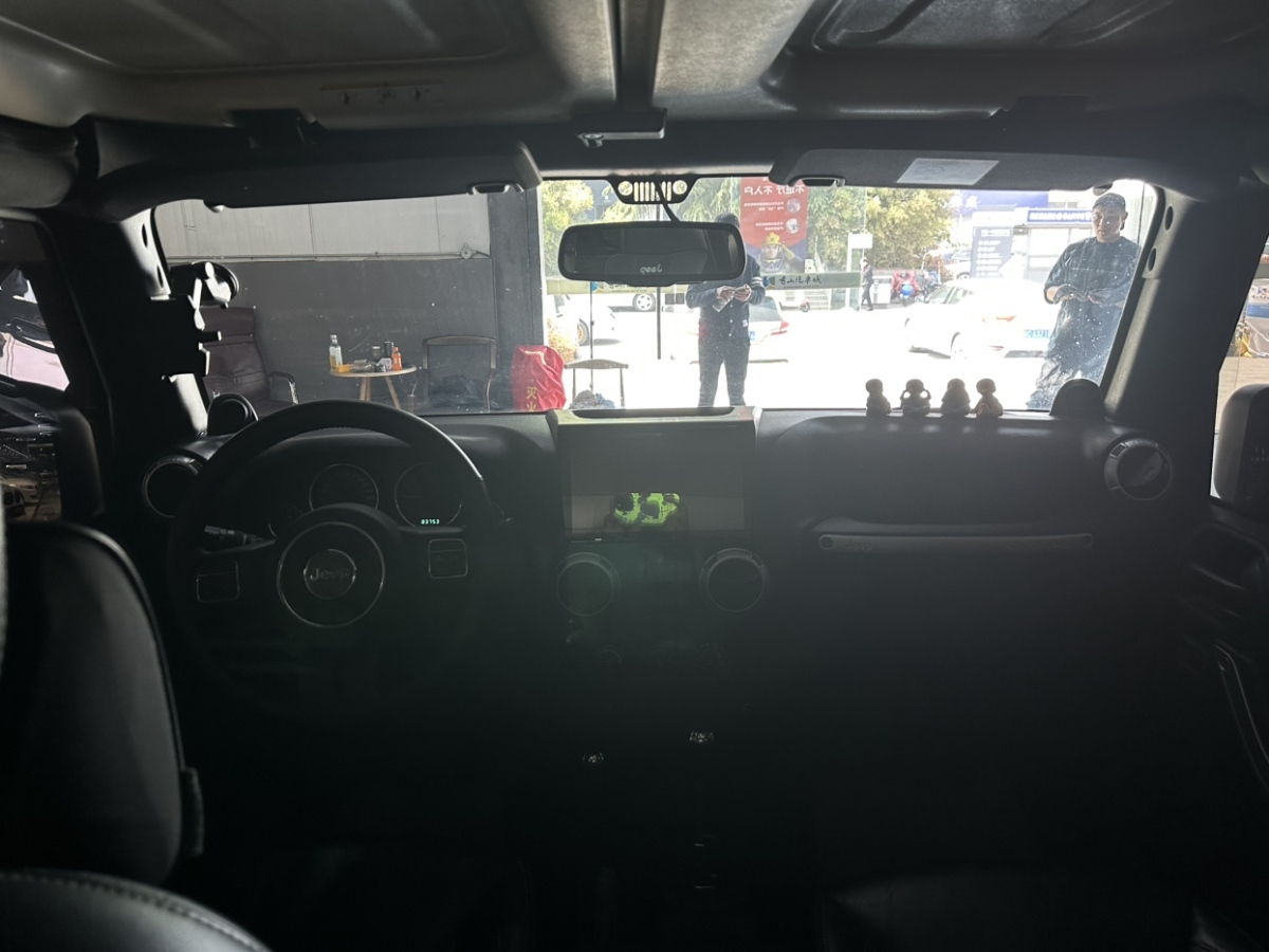 2014年6月Jeep 牧马人  2013款 3.6L Sahara 四门版