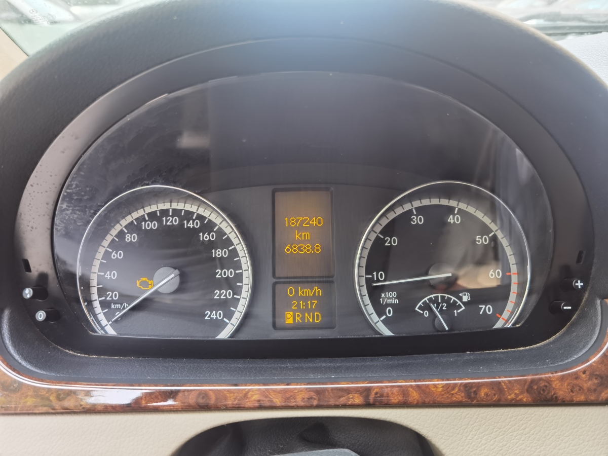奔驰 唯雅诺  2011款 2.5L 尊贵版图片