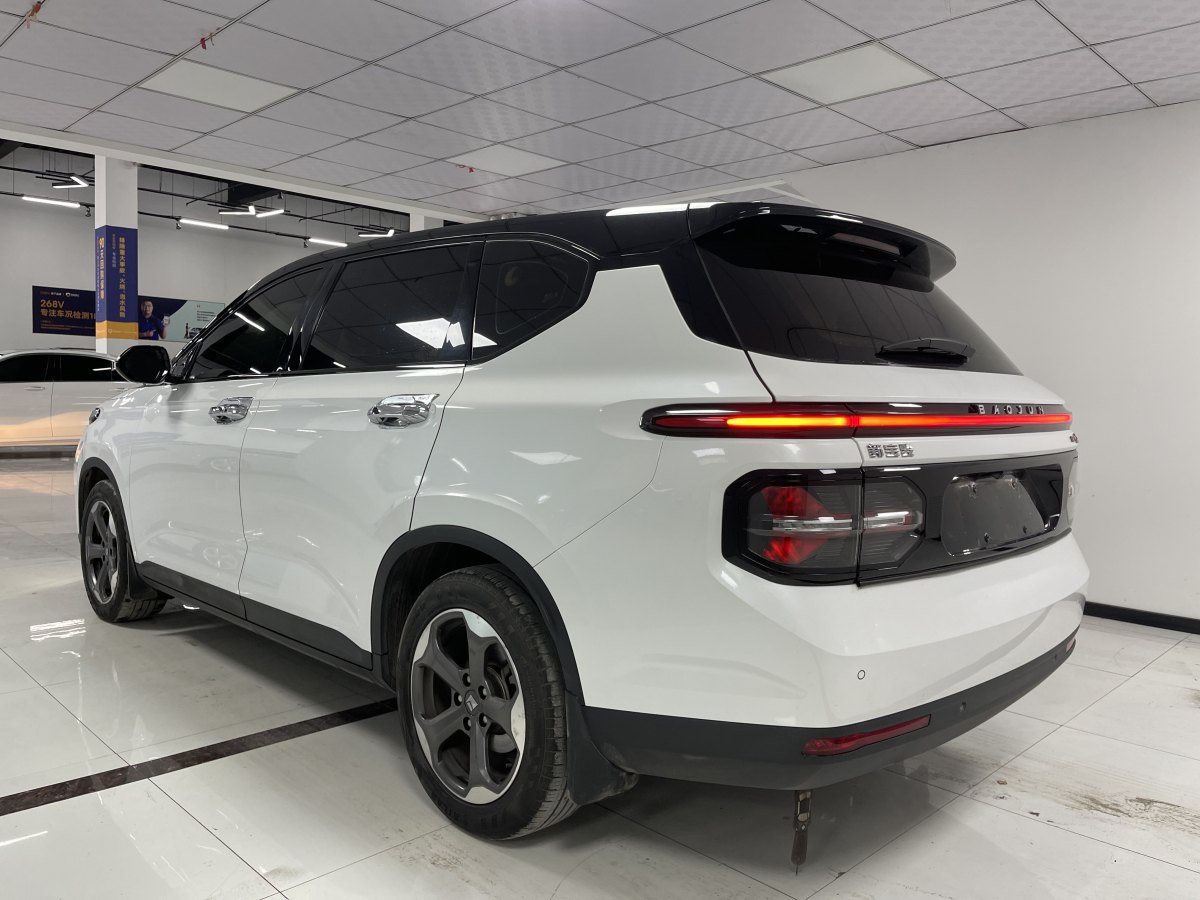 寶駿 RM-5  2019款 1.5T CVT 24小時(shí)在線尊貴型 7座圖片