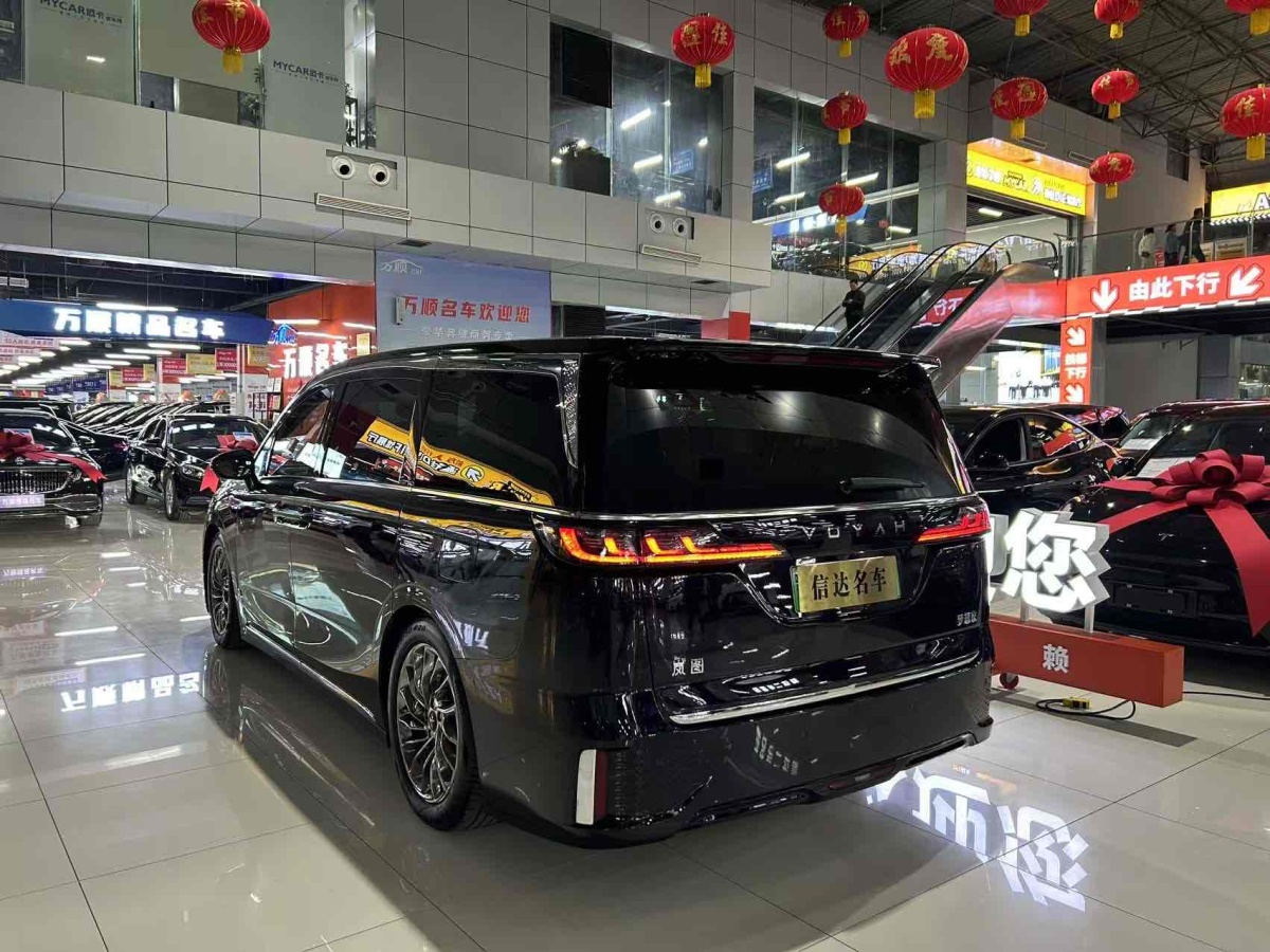 嵐圖 夢想家  2024款 PHEV 超長續(xù)航旗艦版圖片