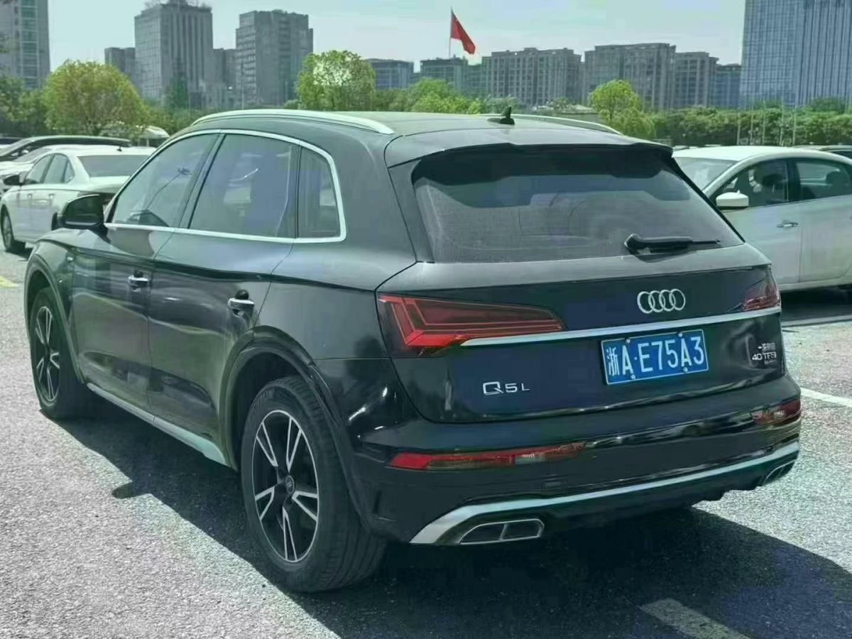奧迪 奧迪Q5 e-tron  2022款 40 e-tron 星耀型 機甲套裝圖片