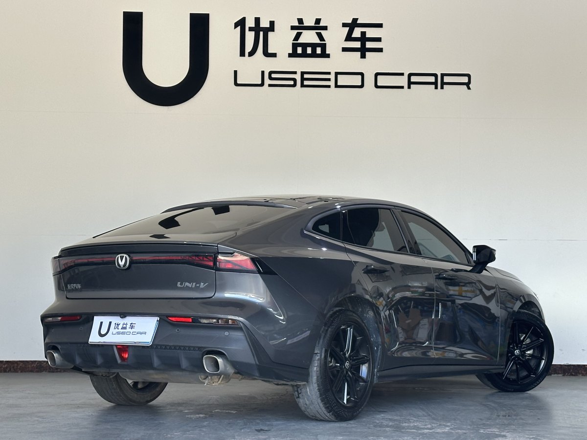 長(zhǎng)安 長(zhǎng)安UNI-V  2022款 1.5T 尊貴型圖片