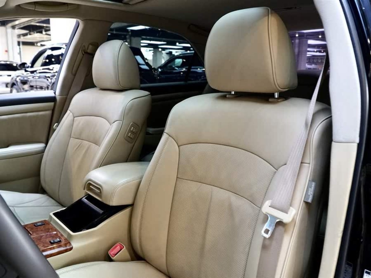豐田 皇冠  2009款 2.5L Royal特別導(dǎo)航版圖片