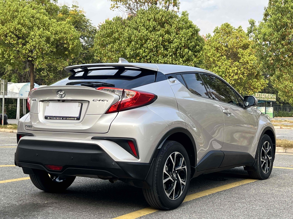 豐田 C-HR  2020款 2.0L 領(lǐng)先版圖片