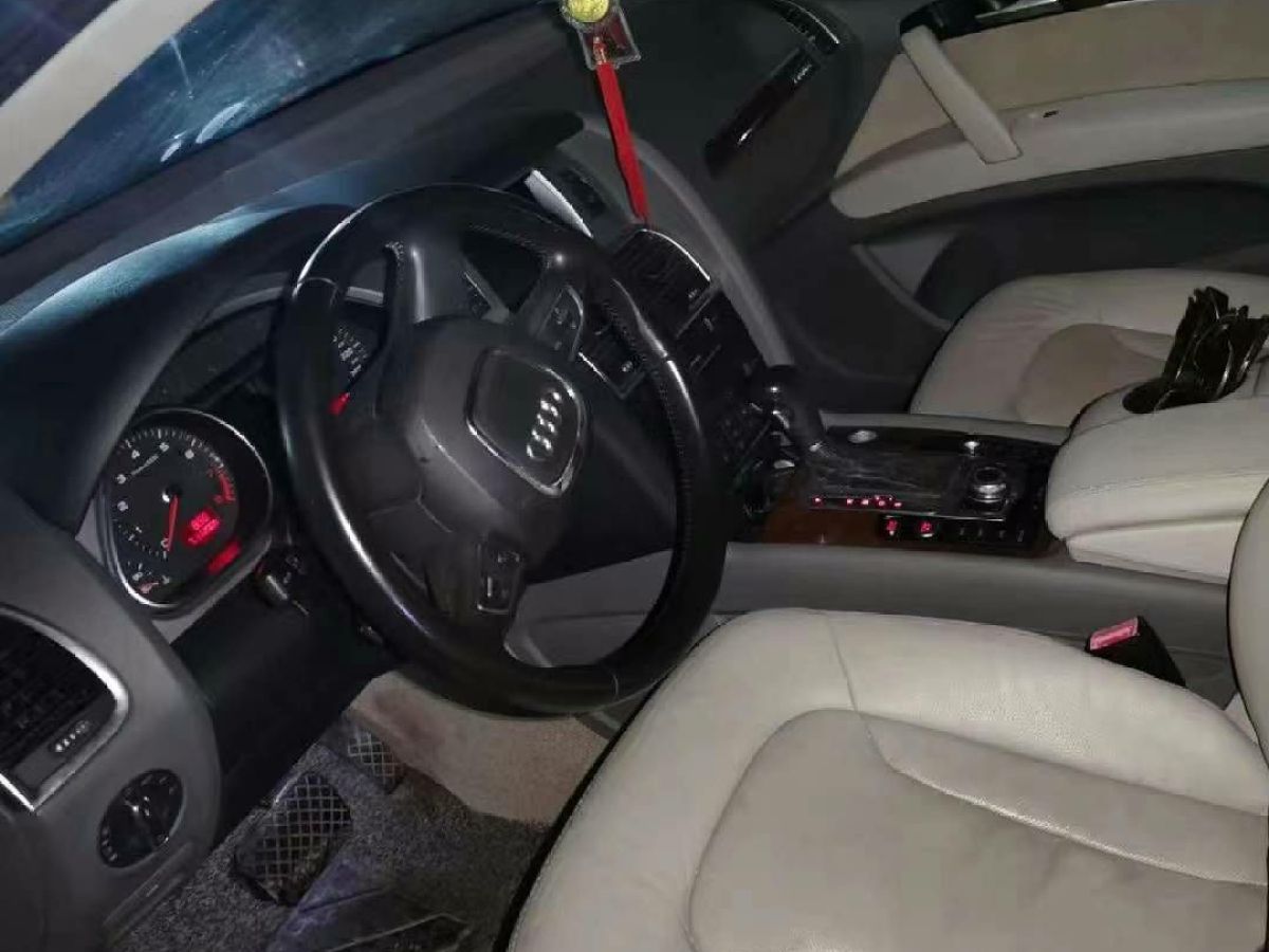 奧迪 奧迪Q7  2010款 Q7 4.2 FSI quattro 豪華型圖片