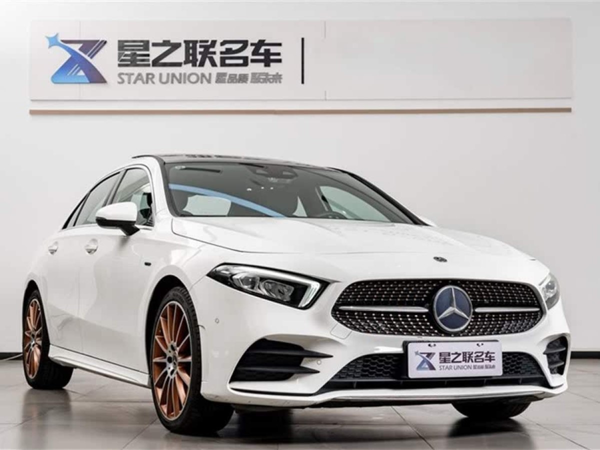奔馳 奔馳A級(jí)  2019款 A 200 L 運(yùn)動(dòng)轎車先行特別版圖片