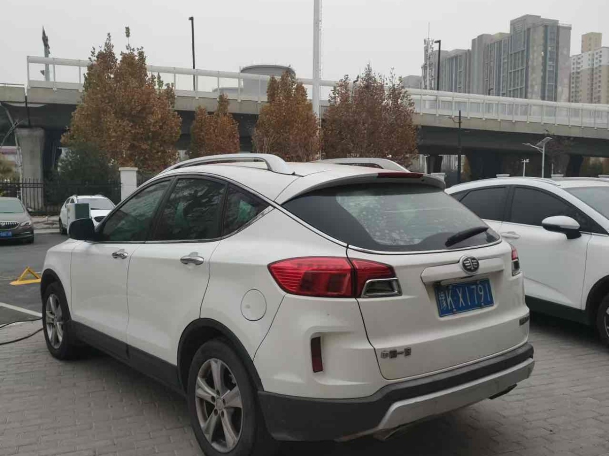 奔騰 X80  2013款 2.0L 自動豪華型圖片