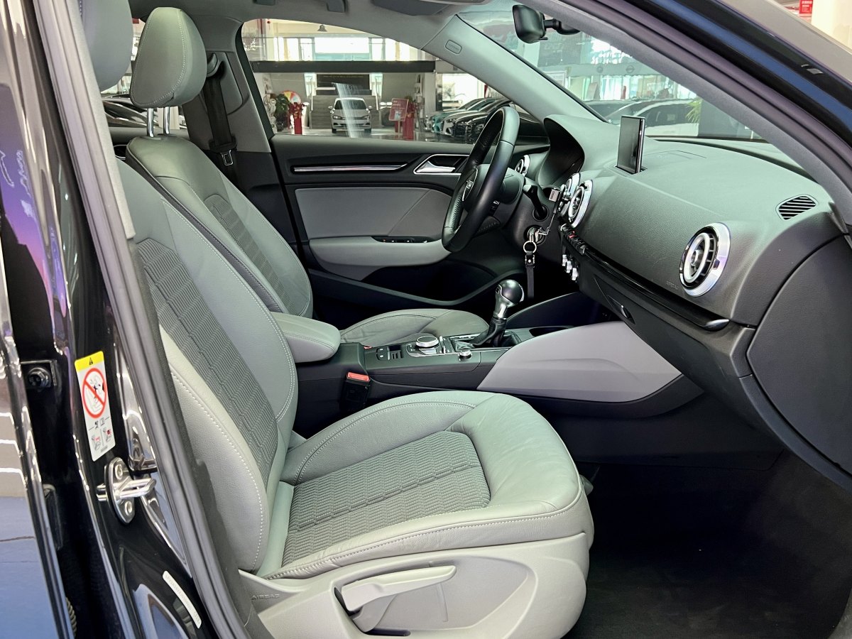2018年10月奧迪 奧迪A3  2018款 30周年年型 Limousine 35 TFSI 時(shí)尚型