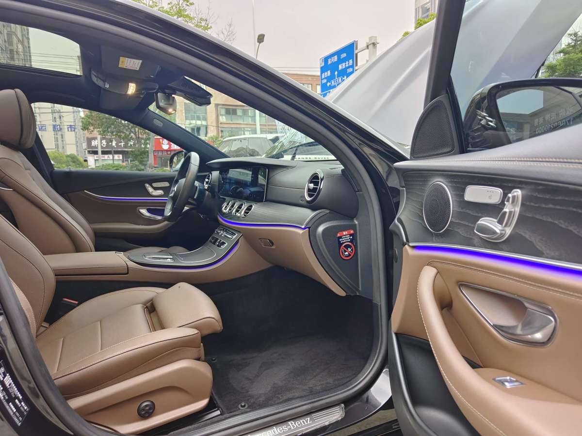 奔馳 奔馳E級  2022款 改款 E 300 L 運動時尚型圖片