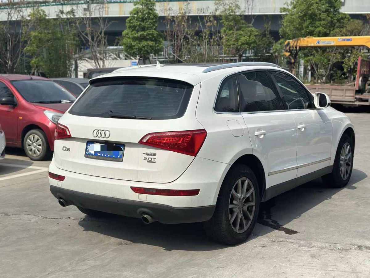 2013年4月奧迪 奧迪Q5  2013款 Q5 3.0TFSI 45TFSI Quattro 運(yùn)動(dòng)型