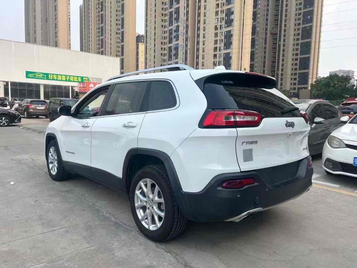 Jeep 自由光  2017款 2.4L 領(lǐng)先版圖片