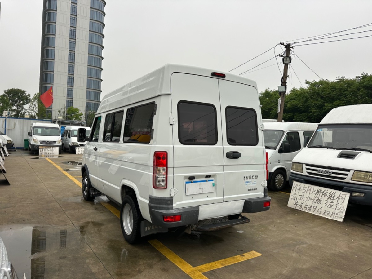 Ivico is proud2020 2.5t A35 passenger car single tire top 5 / 6 / 7 seat national VI图片