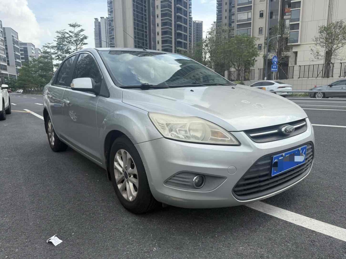 2014年9月福特 ?？怂? 2013款 三廂經(jīng)典 1.8L 手動(dòng)基本型