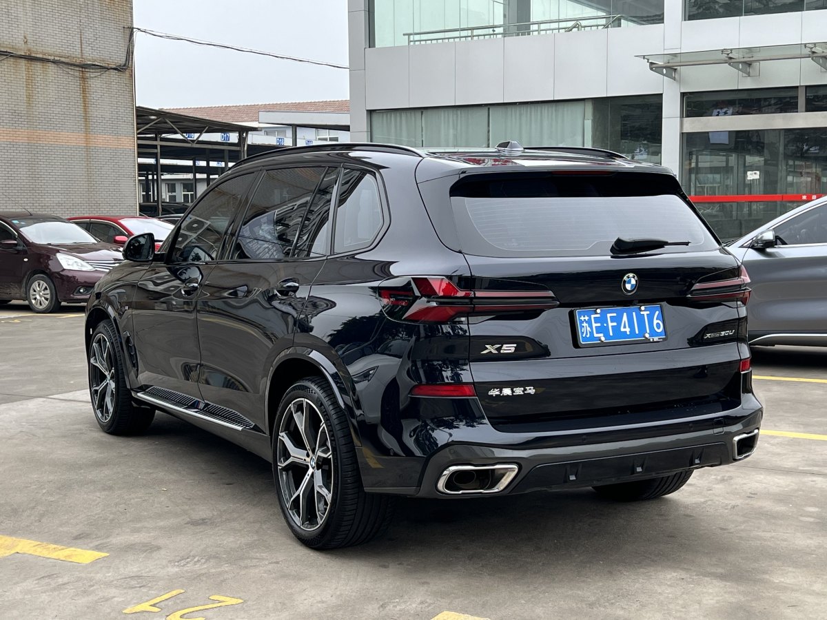 寶馬 寶馬X5  2023款 xDrive 30Li 尊享型M運(yùn)動曜夜套裝圖片