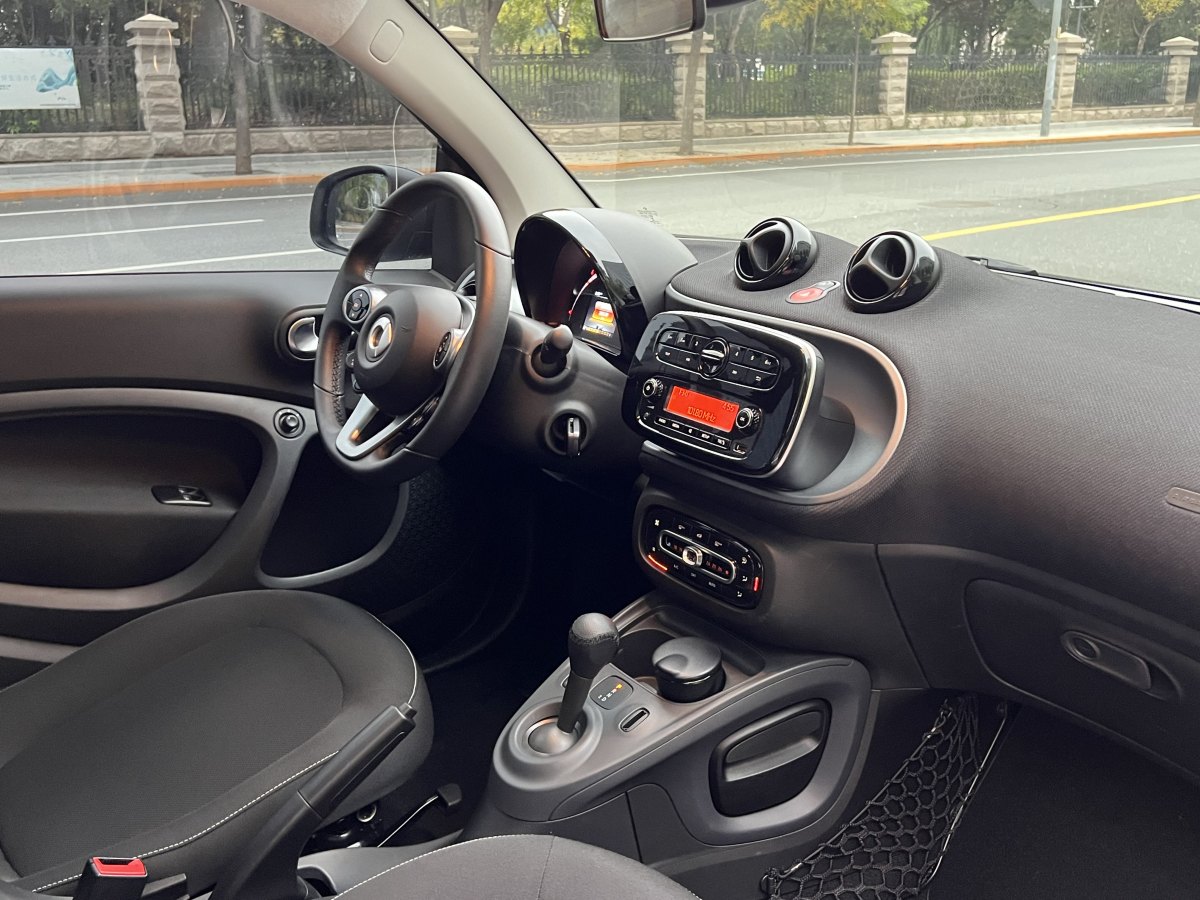 2019年10月smart fortwo  2019款 0.9T 66千瓦硬頂風(fēng)擎版 國VI