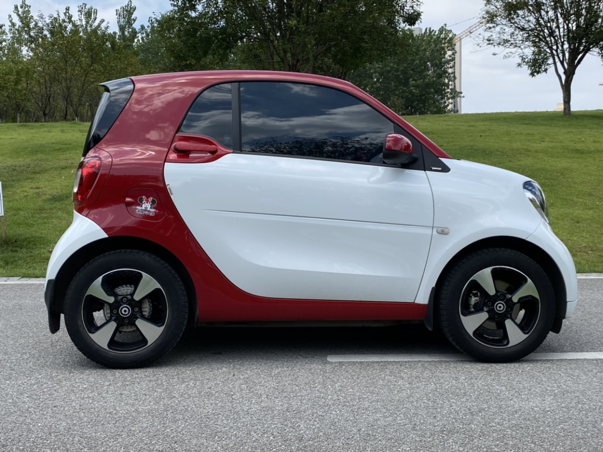 2018年09月smart fortwo  2018款 1.0L 52千瓦硬頂激情版