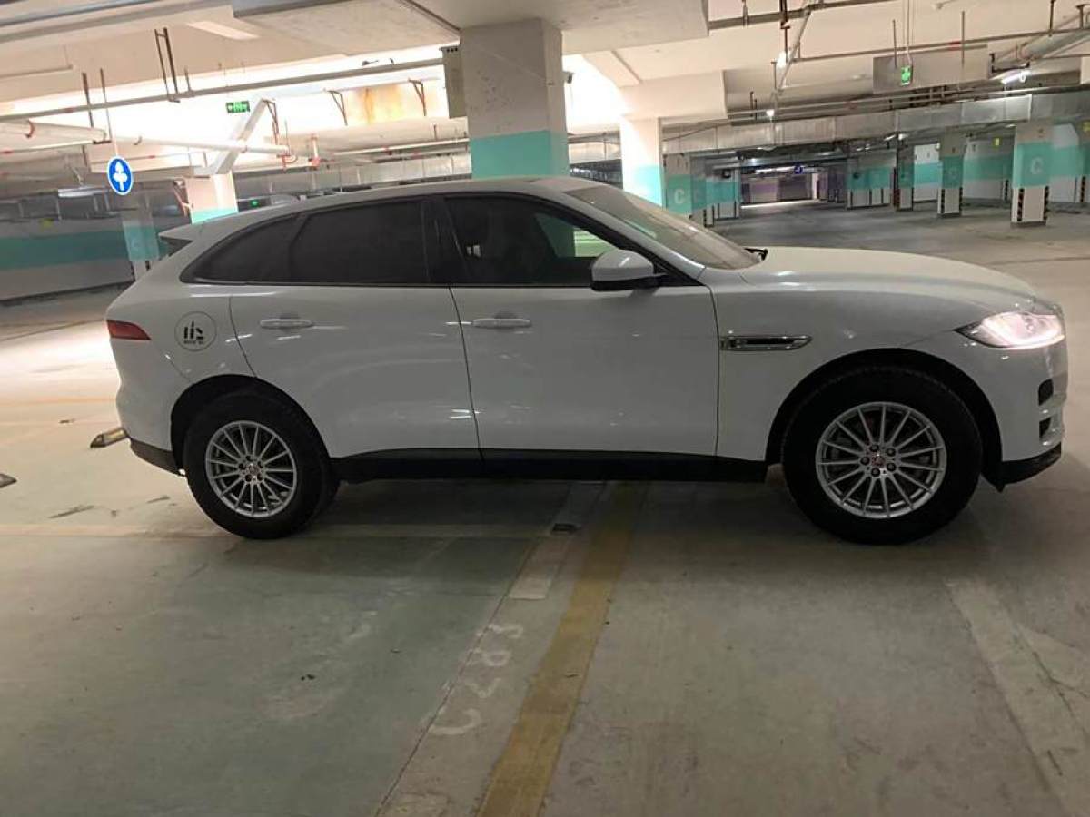 捷豹 F-PACE  2018款 2.0T 兩驅(qū)都市尊享版圖片