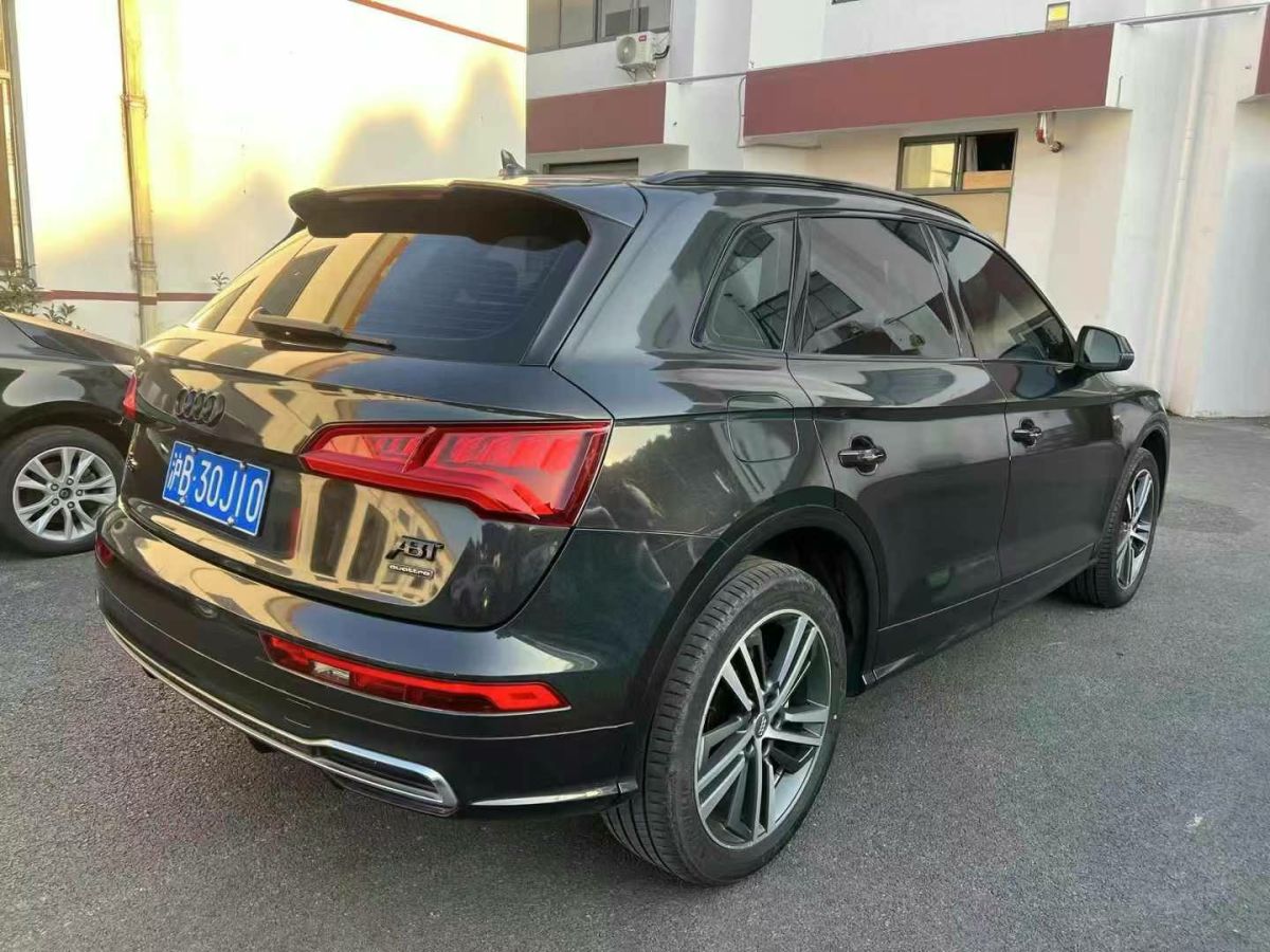 奧迪 奧迪Q3  2020款 35 TFSI 時(shí)尚動(dòng)感型圖片