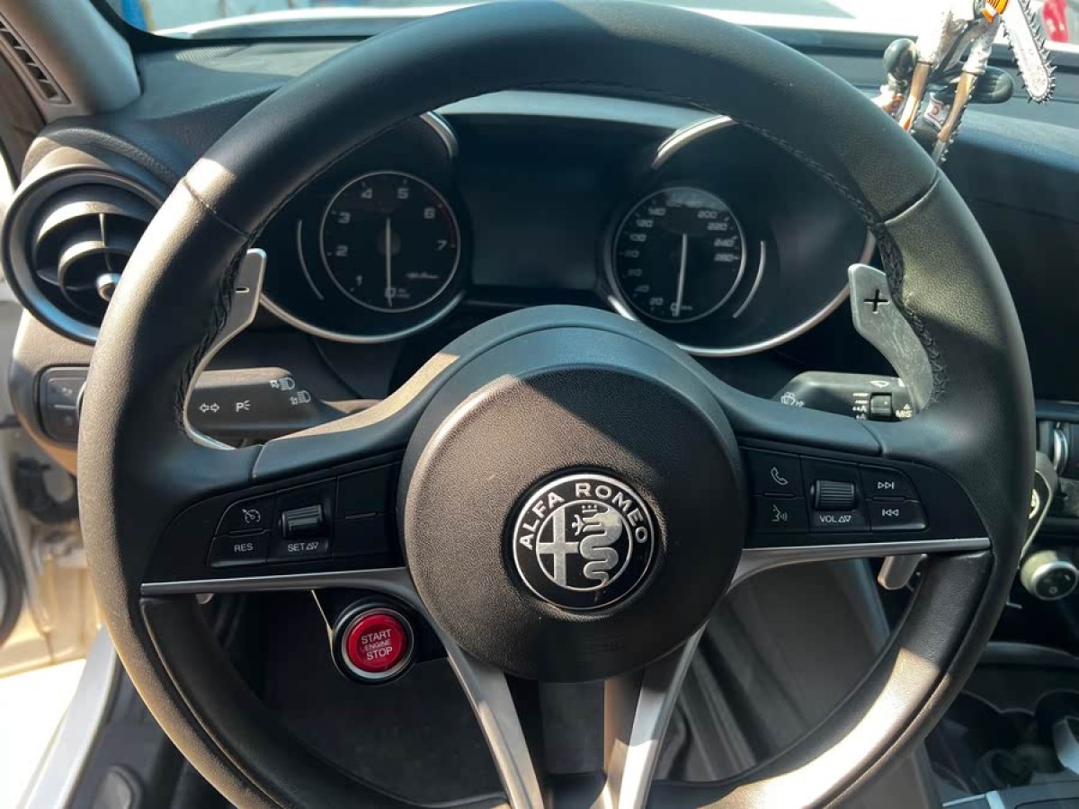 阿爾法·羅密歐 Giulia  2017款 2.0T 280HP 豪華版圖片