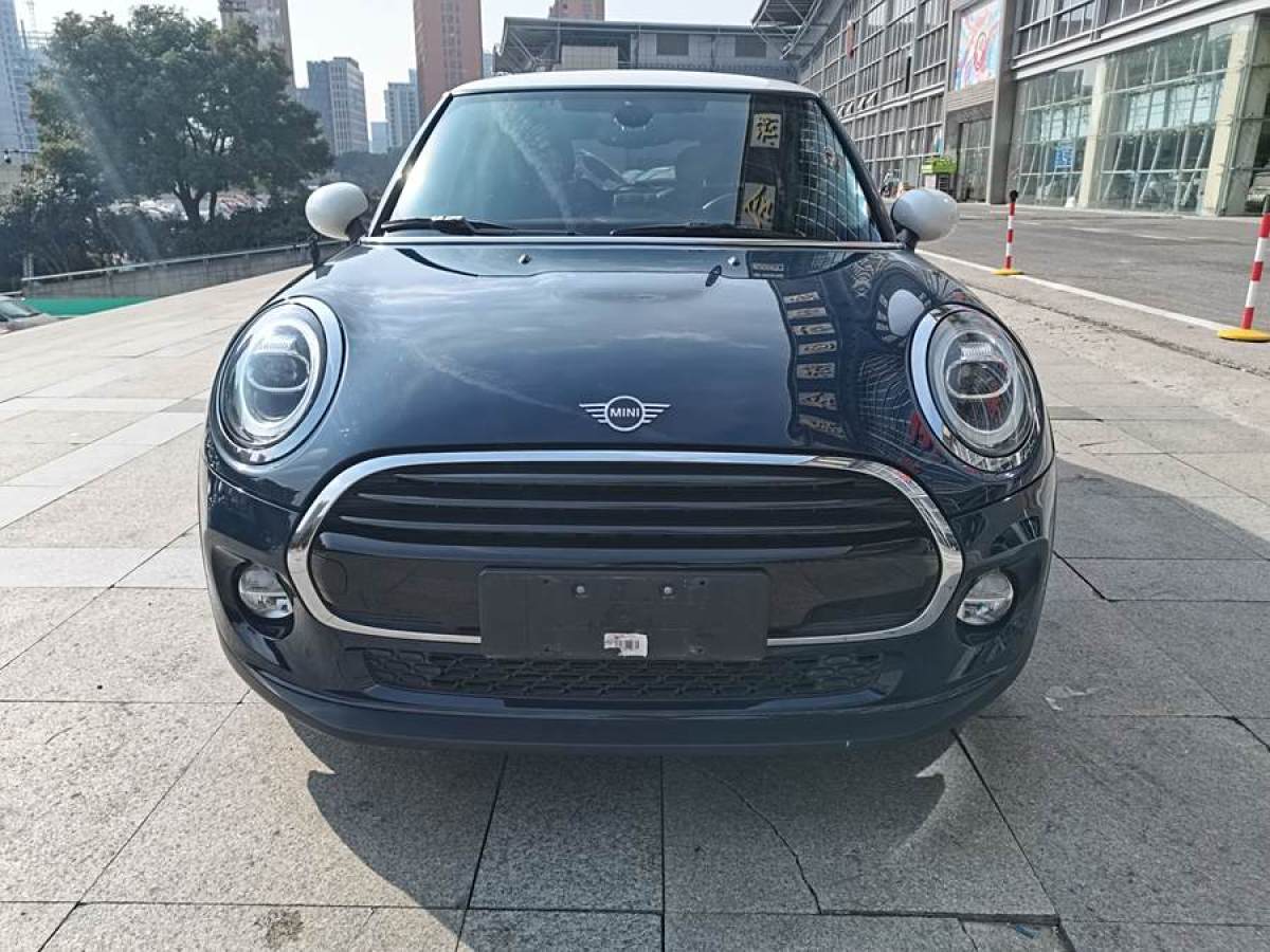 MINI COUNTRYMAN  2018款 1.5T COOPER 藝術(shù)家圖片