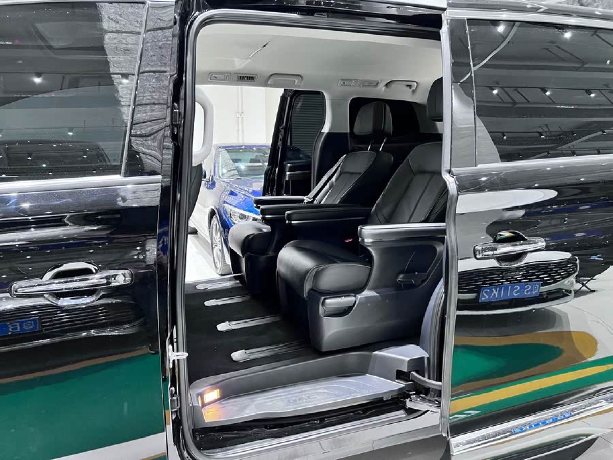 廣汽傳祺 M8  2024款 領(lǐng)秀系列 390T 尊享版圖片