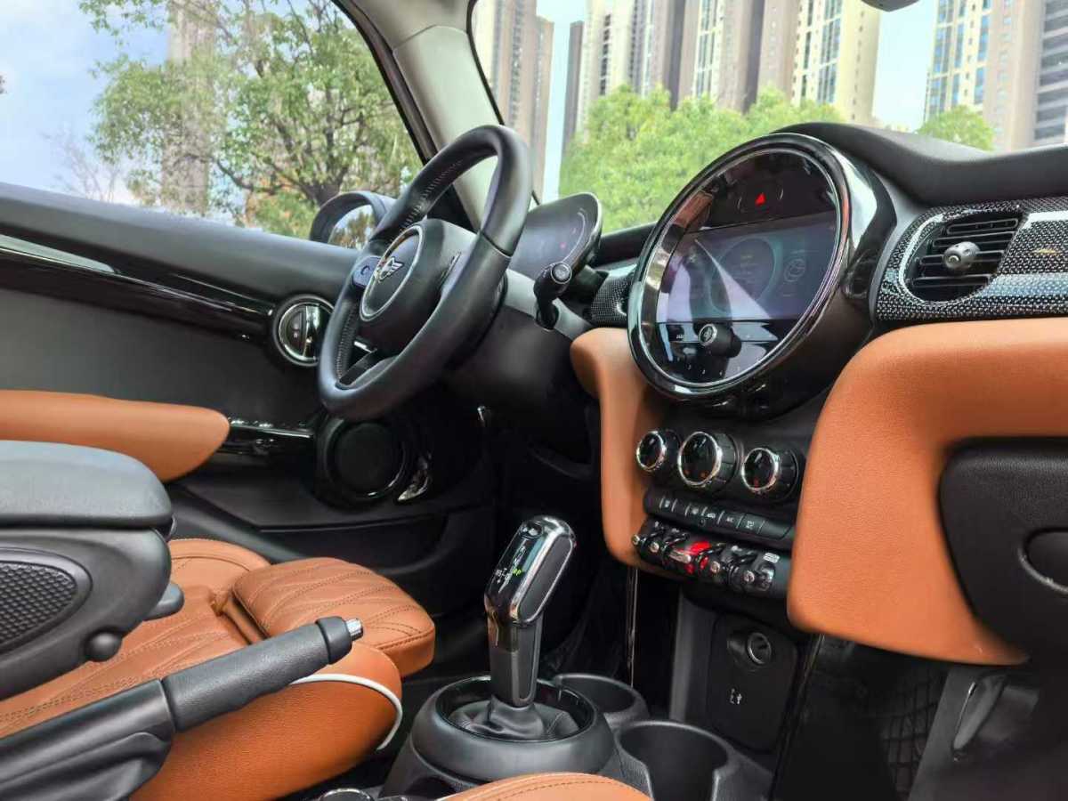 MINI MINI  2022款 1.5T COOPER 藝術(shù)家 五門版圖片