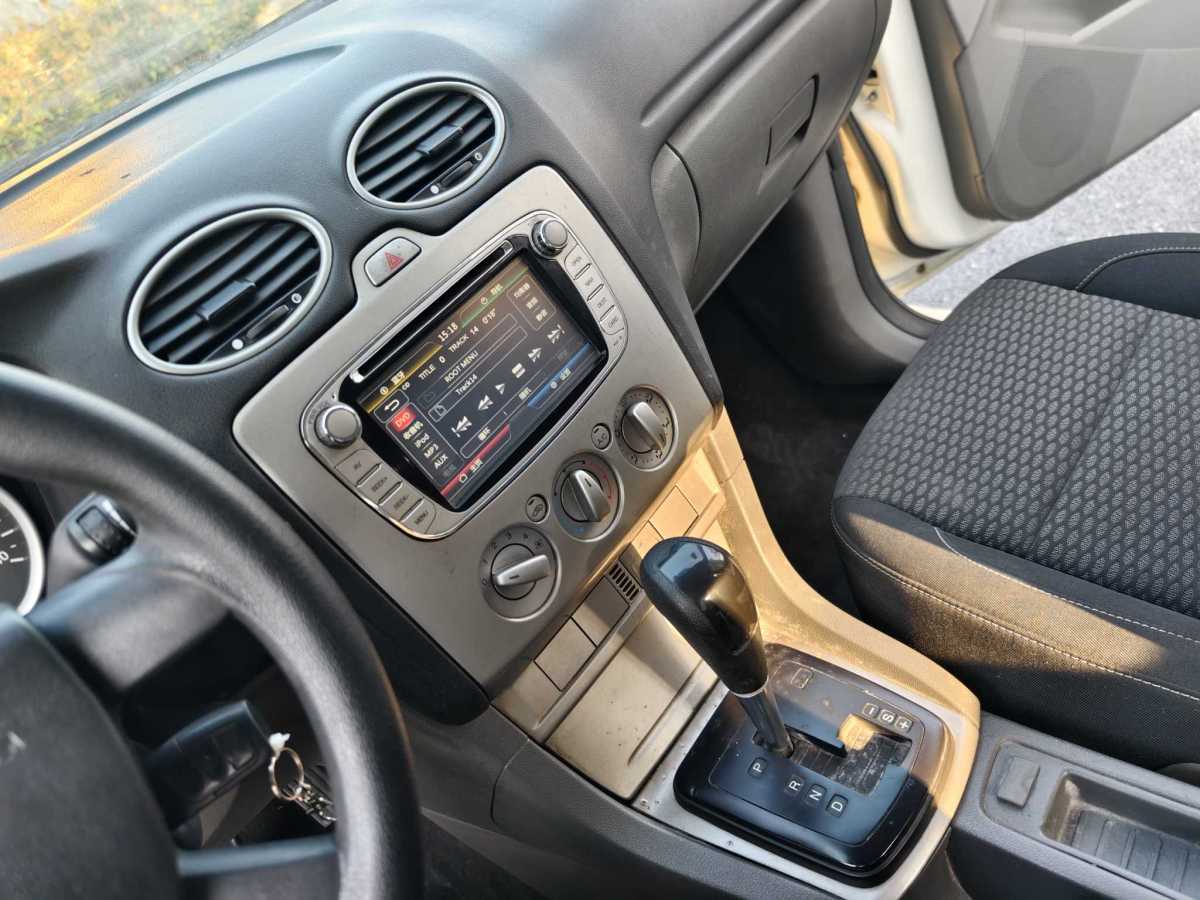 福特 ?？怂? 2013款 兩廂經(jīng)典 1.8L 自動基本型圖片