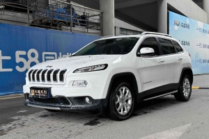 自由光 Jeep 2.0L 優(yōu)越版