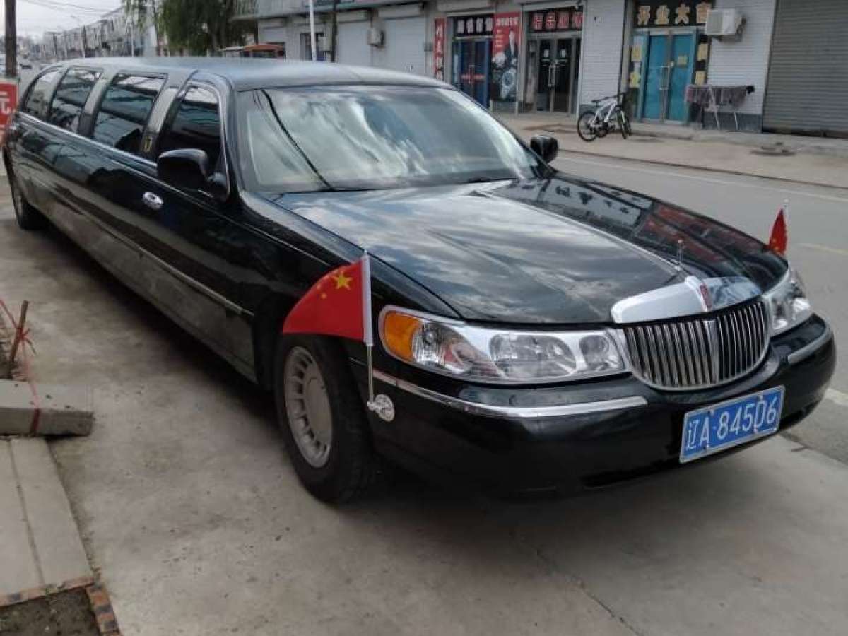 林肯 城市  2004款 4.6 加長(zhǎng)禮賓車(chē)圖片