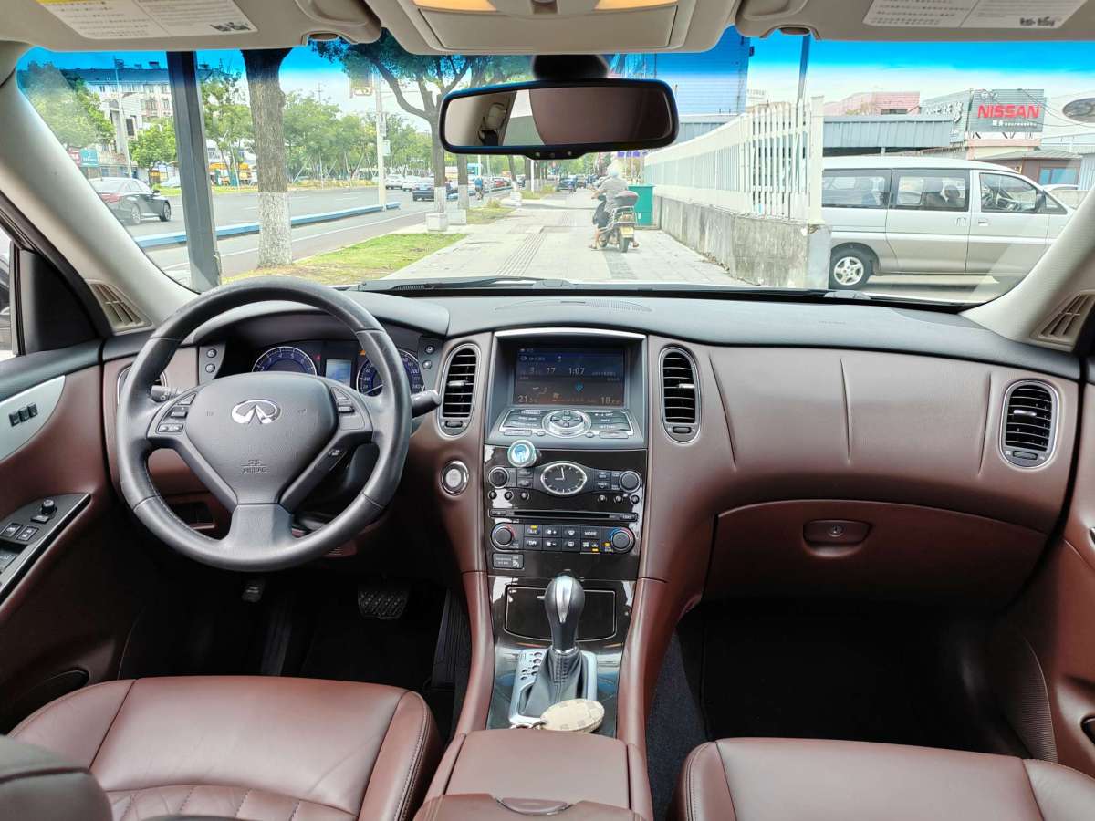 英菲尼迪 QX50  2013款 2.5L 两驱优雅版图片