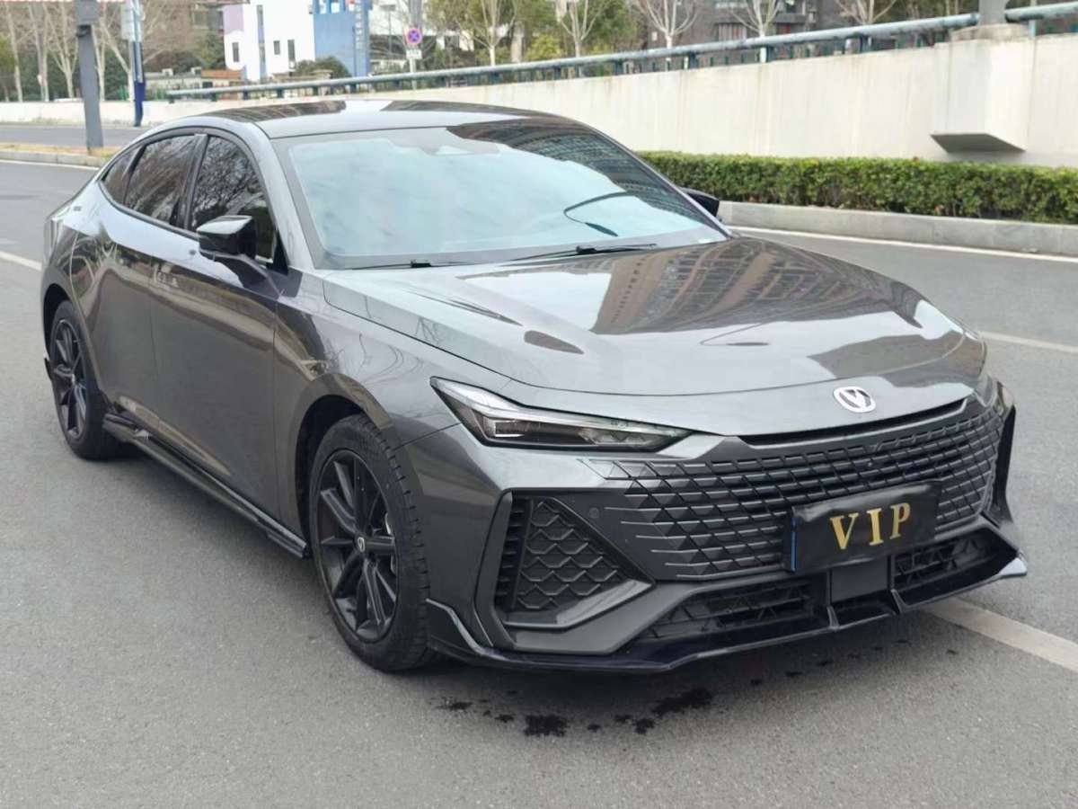 長(zhǎng)安 長(zhǎng)安UNI-V  2023款 2.0T 領(lǐng)速版圖片