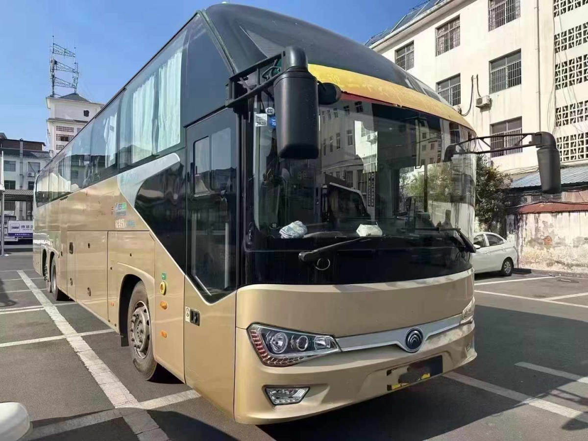 兩臺(tái)48座后吊輪宇通6148準(zhǔn)新車(chē)圖片