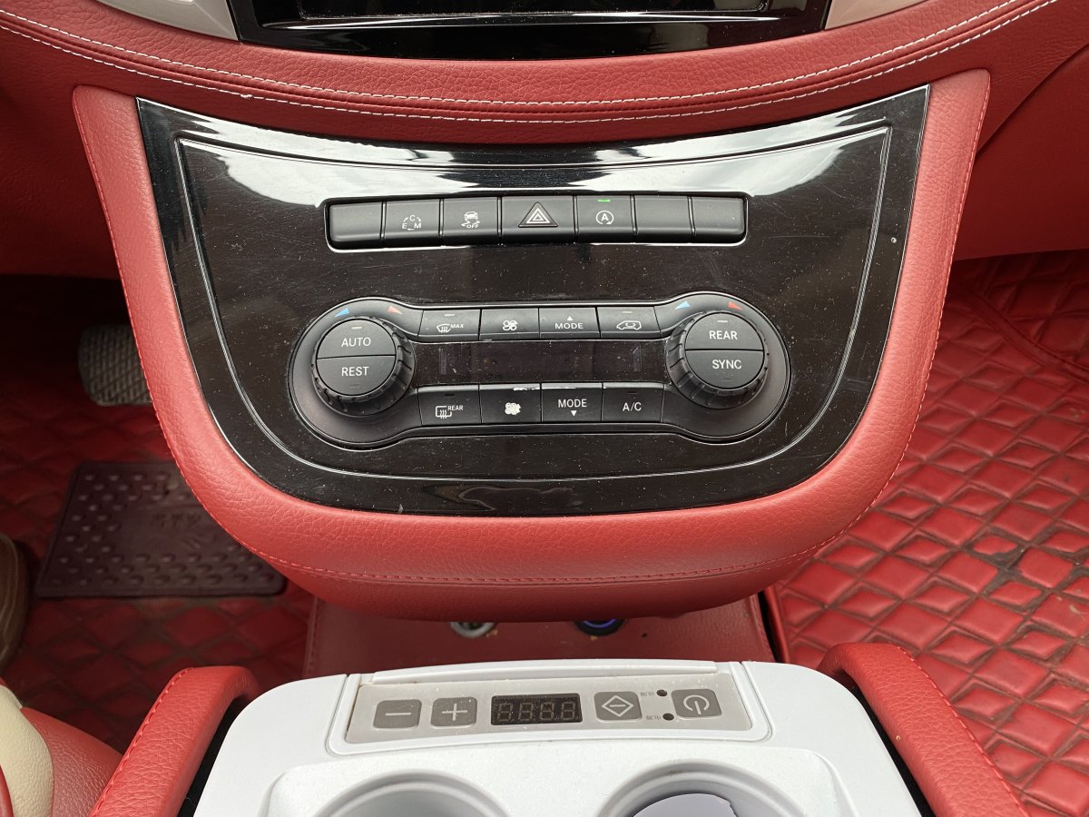 2017年10月奔驰 威霆  2016款 2.0T 精英版