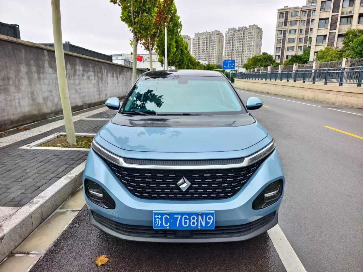 寶駿 RM-5  2019款 1.5L CVT 24小時(shí)在線精英型 5座圖片