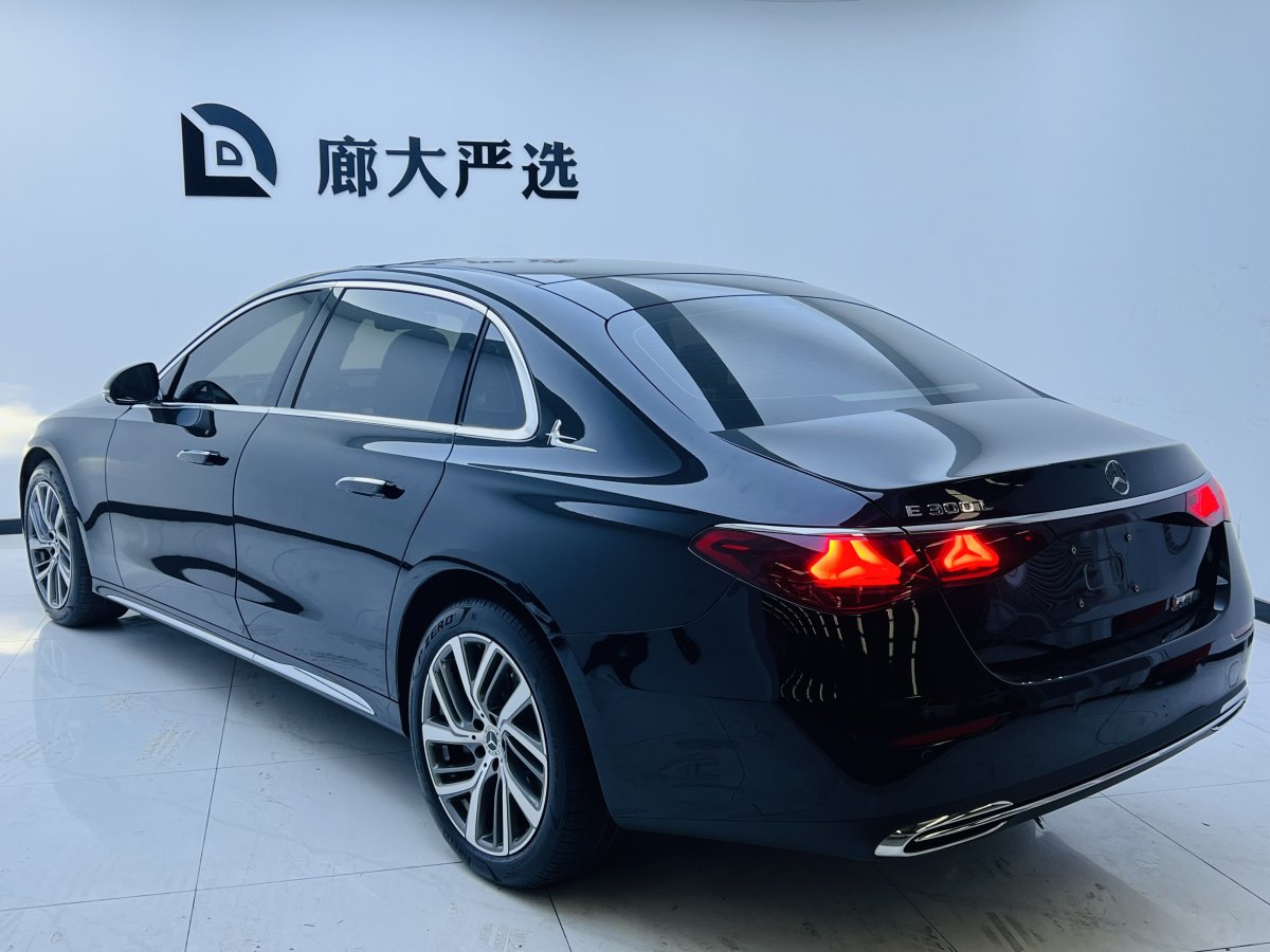 奔馳 奔馳E級  2024款 E 300 L 時(shí)尚型圖片