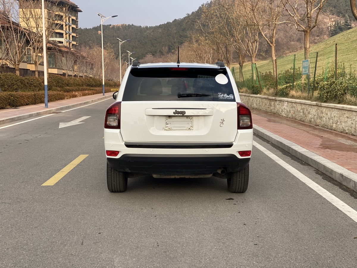 Jeep 指南者  2014款 2.4L 四驅(qū)蛇行珍藏版圖片