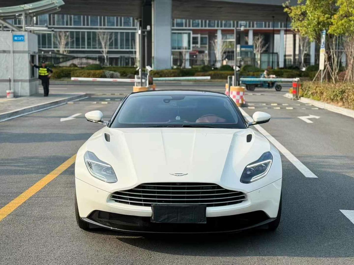 阿斯頓·馬丁 V8 Vantage  2018款 4.0T V8圖片