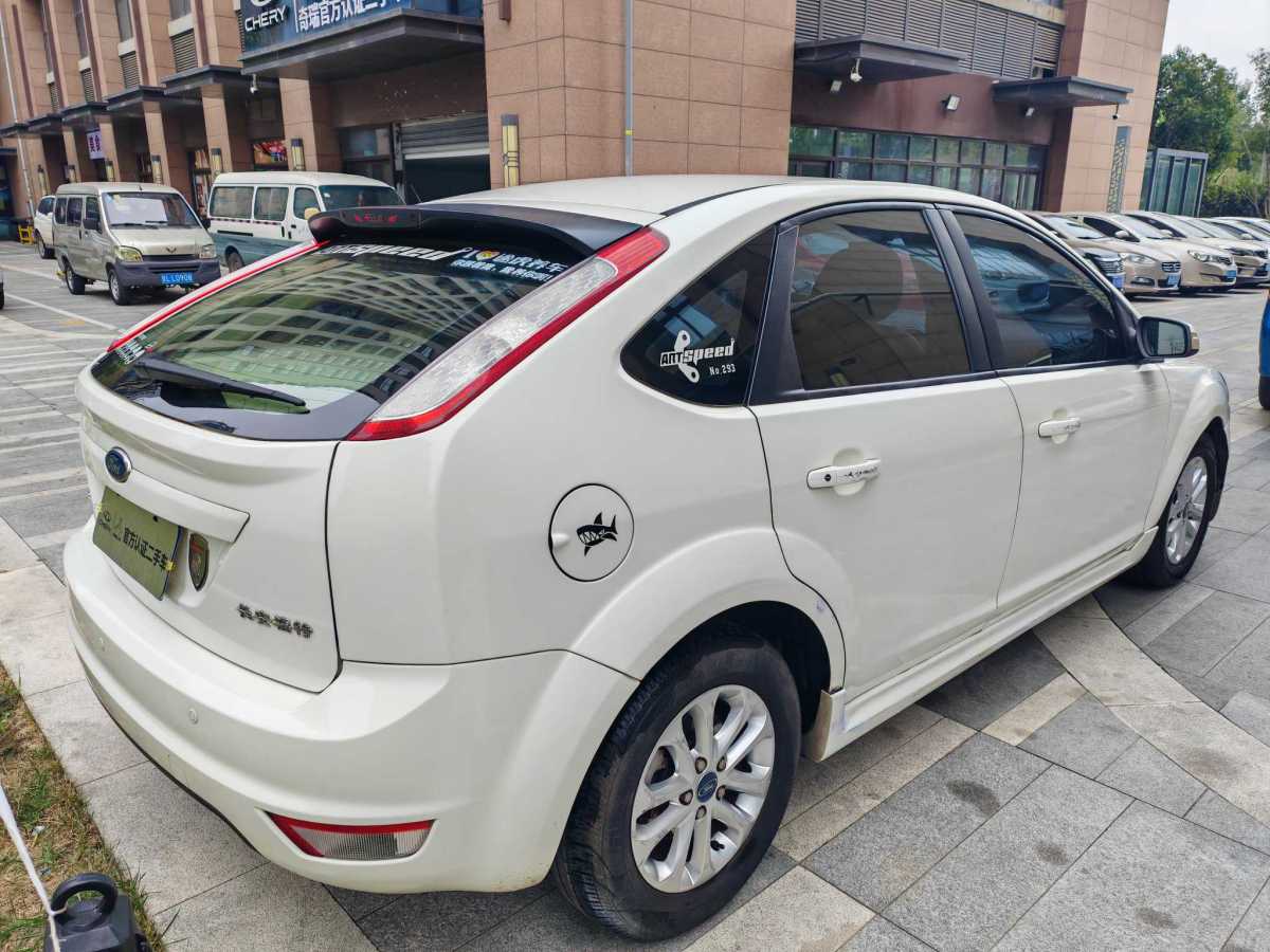 福特 ?？怂? 2012款 兩廂經(jīng)典 1.8L 自動時尚型圖片