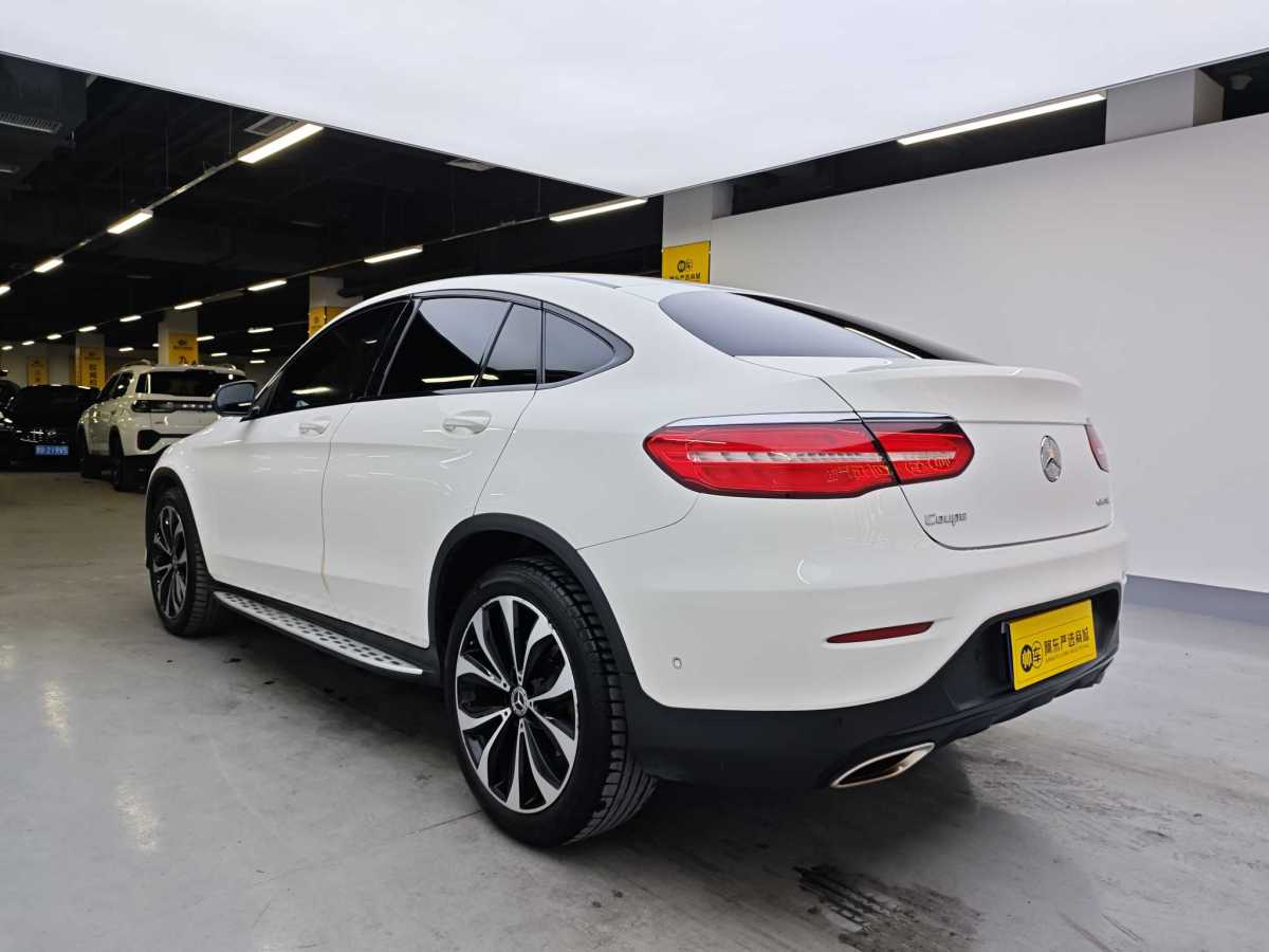 奔馳 奔馳GLC  2021款 GLC 260 4MATIC 轎跑SUV圖片