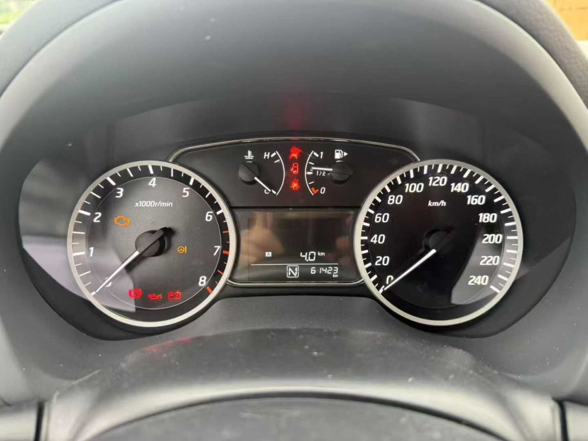日產(chǎn) 軒逸  2021款 1.6L XL CVT暗夜版圖片