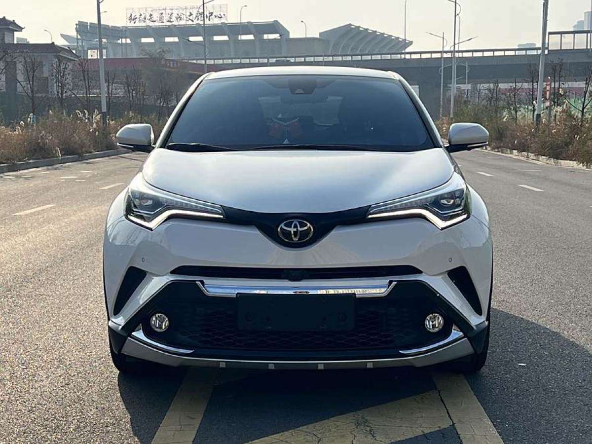 豐田 C-HR  2018款 2.0L 領(lǐng)先版 國V圖片