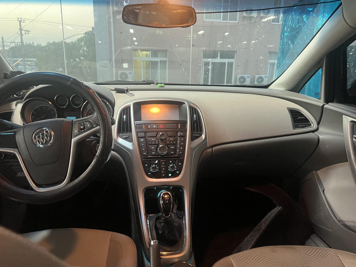 別克 英朗  2014款 XT 1.6L 手動進取版圖片