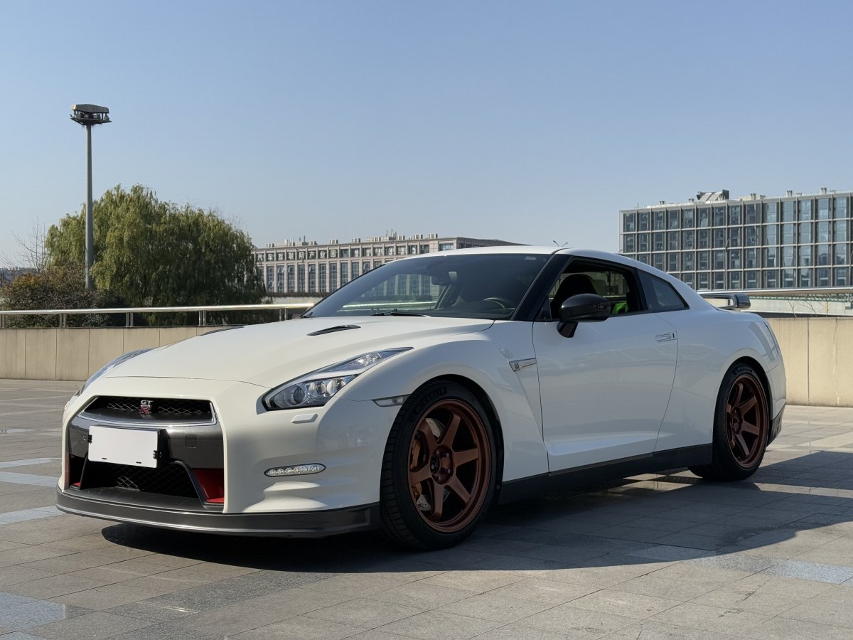 日產(chǎn) GT-R  2015款 3.8T 豪華棕紅內(nèi)飾版圖片