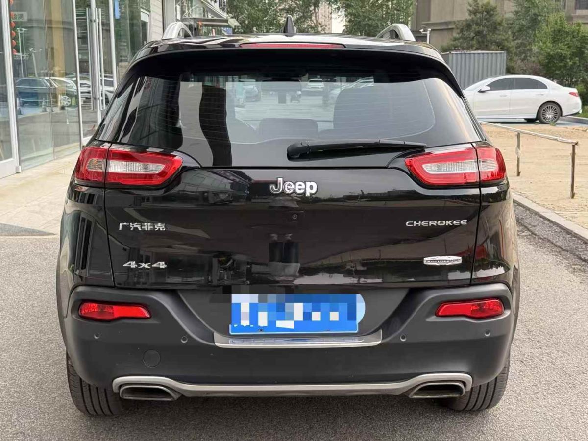 Jeep 自由光  2016款 2.0L 優(yōu)越版圖片